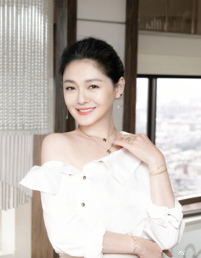 Mẹ Barbie Hsu, đối mặt với phản ứng dữ dội vì đã bán biệt thự của nữ diễn viên