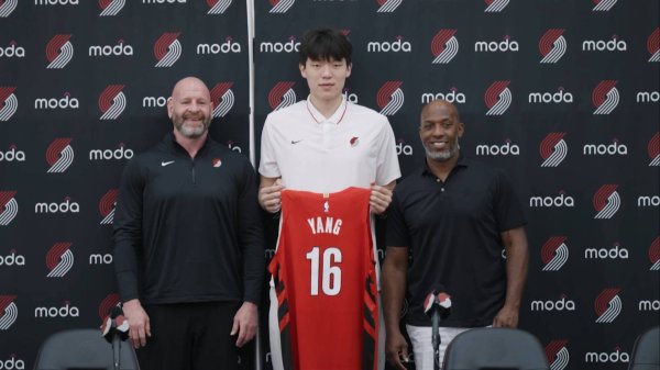 Phân tích dữ liệu của Blazers Yang Hansen Trail ở cùng một v