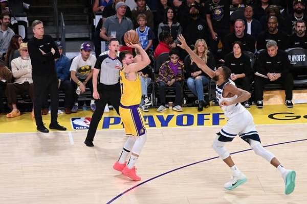 Lakers sẽ ký hợp đồng ba lần ở Hội nghị Đông All-Stars với m