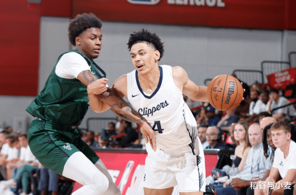 Có thể ghi bàn và chuyền bóng! Các Clippers có nên cho vòng 